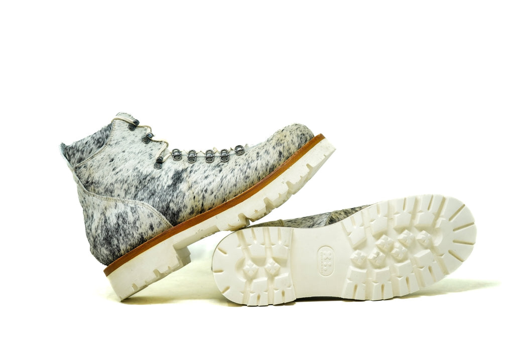 Yulka 02GXL Natural Hair - on Hide - Unmarked