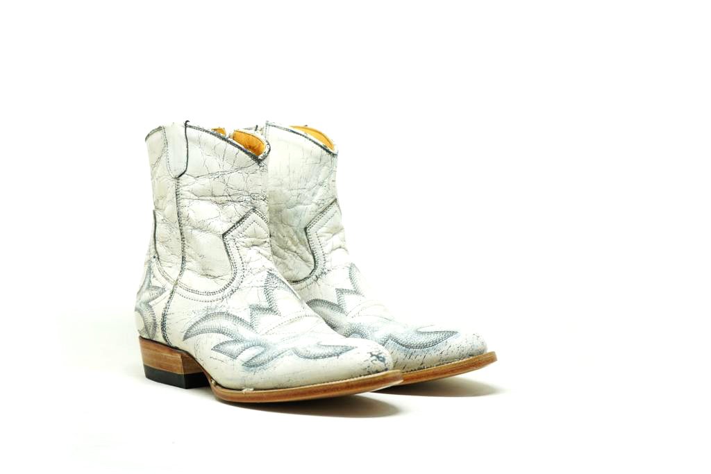 Ava Boots White - Unmarked