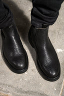 Chelsea Black Bull Hide Shoulder - Unmarked